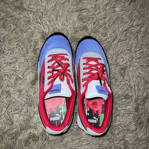 PUMA WOMENS FUTURE RIDER
SZ. 9

-worn twice-